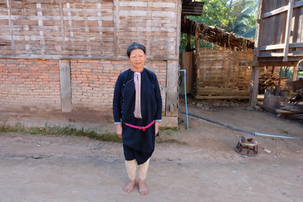 Lanten woman in traditional dress