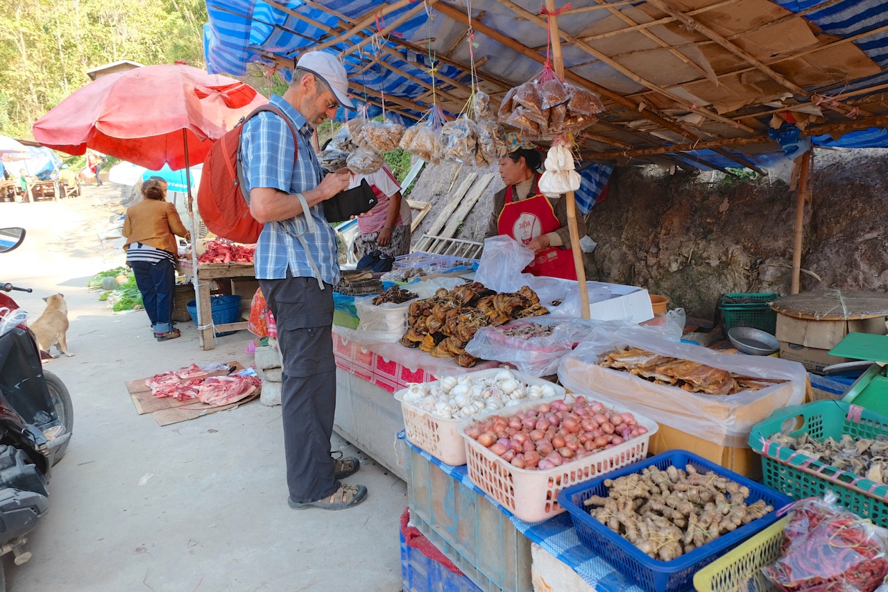 Pak Beng morning market