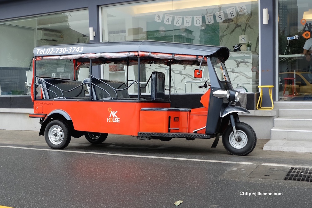 Tuk tuk on Soi 81