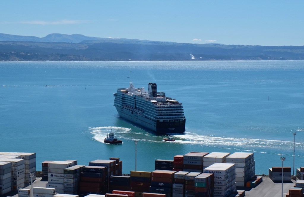 The Oosterdam leaves Napier Port